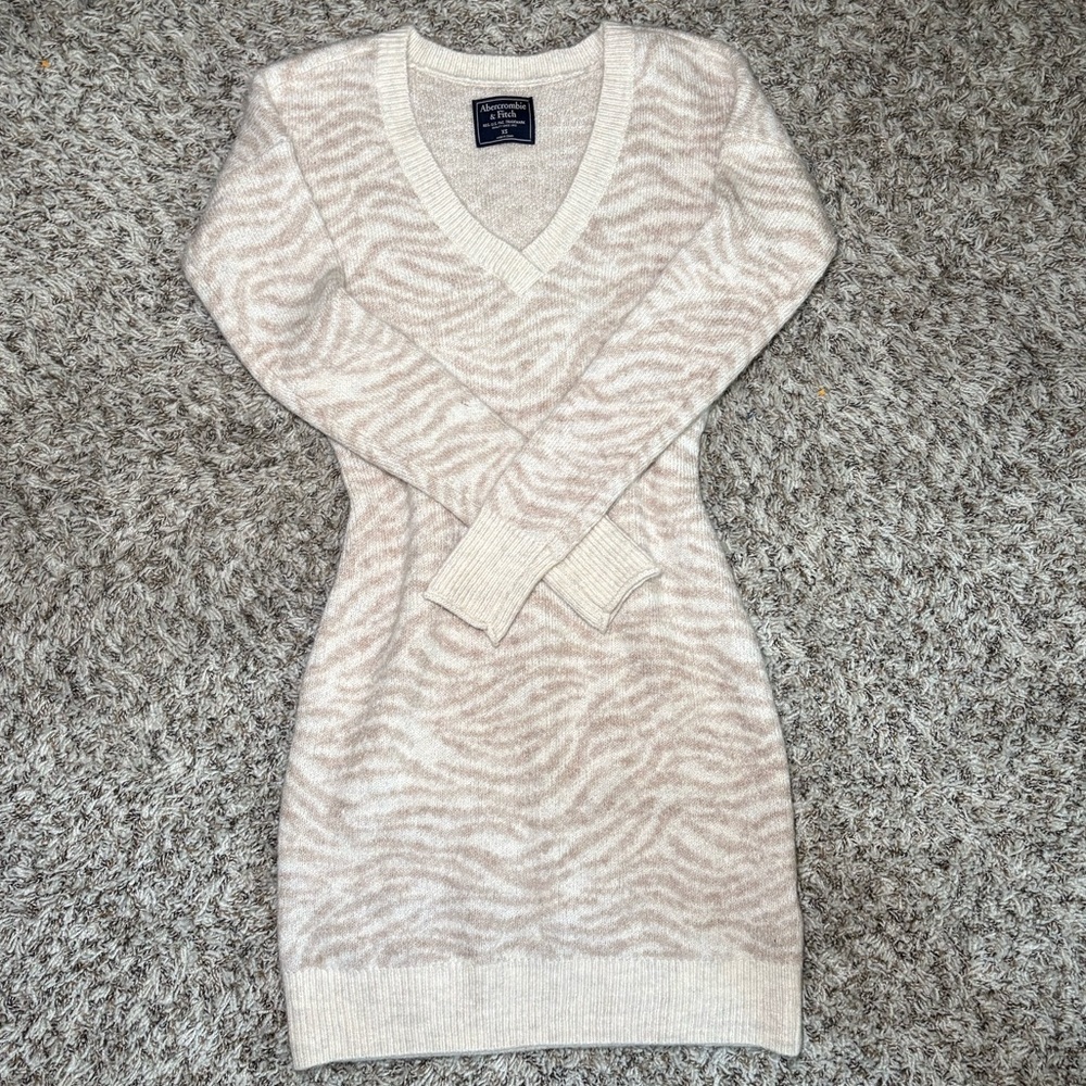 Abercrombie & Fitch Beige and Cream Zebra V-Neck Sweater Dress